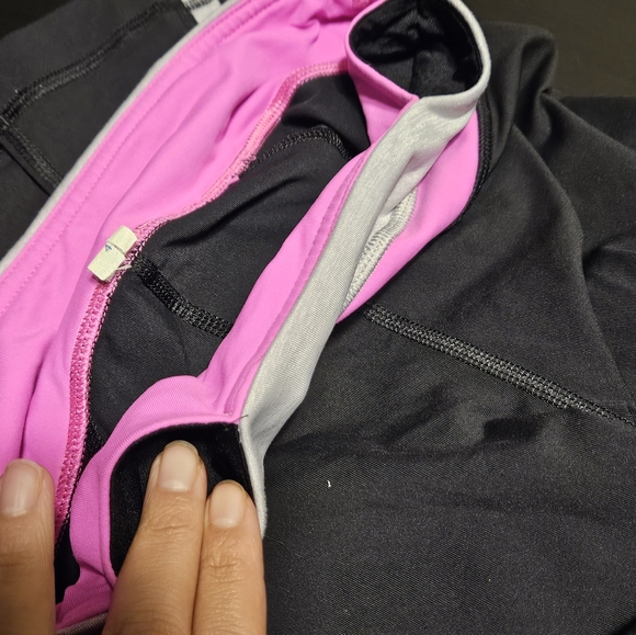 Lululemmon Run Inspire Crop II Black And Paris Pink leggings - Picture 6 of 10